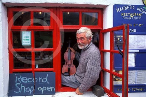 Photo of an musician in Doolin, Ireland